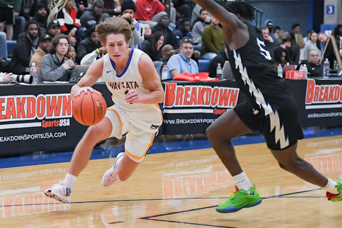 Photo by Earl Ebensteiner